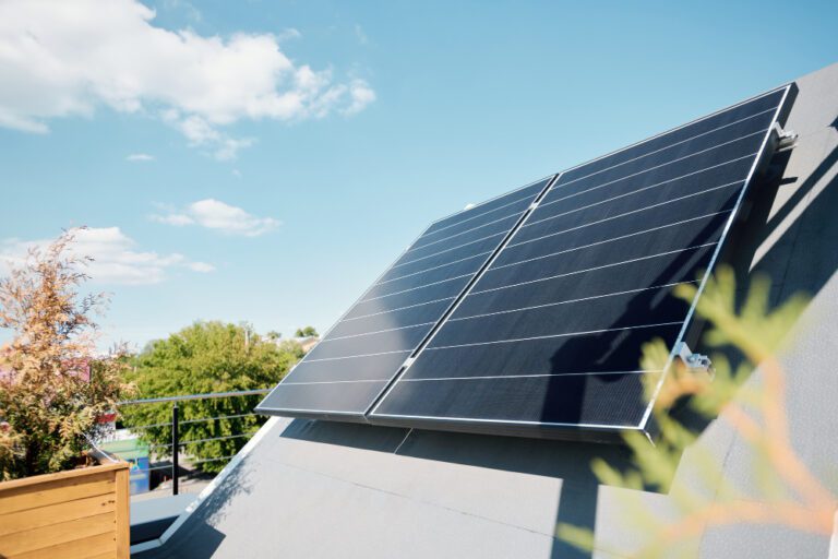 Lee más sobre el artículo Cómo Elegir el Almacenamiento Fotovoltaico Adecuado para tu Hogar