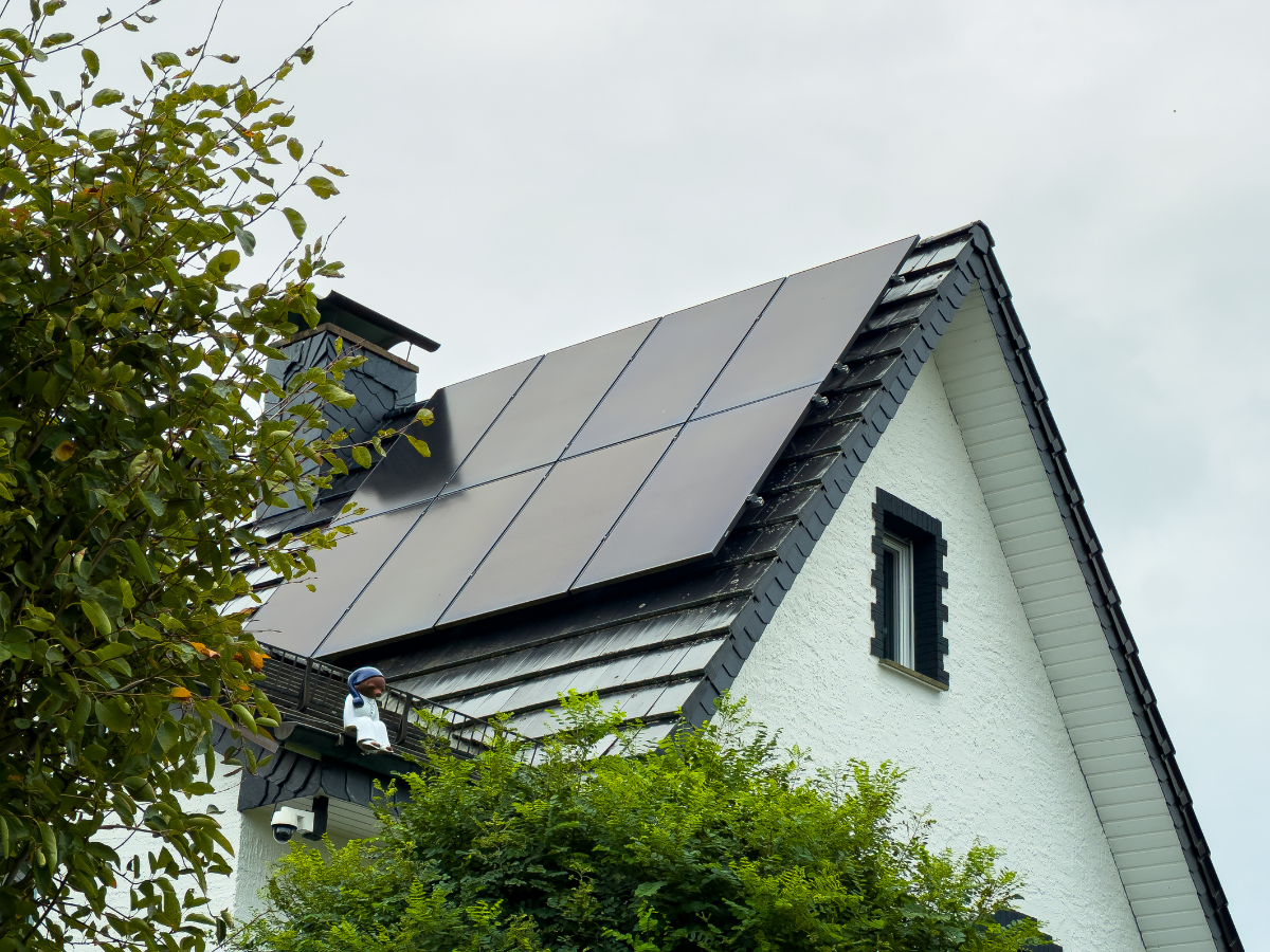 Lee más sobre el artículo ¿Las placas solares soportan granizo y viento fuerte?