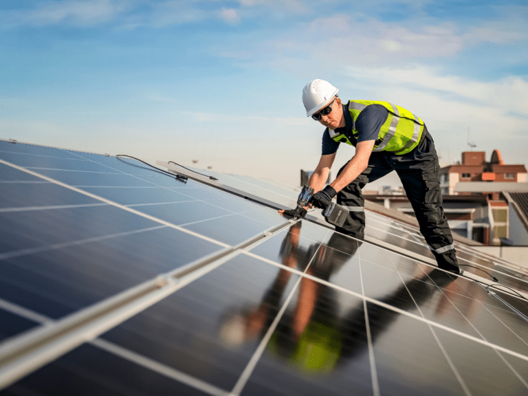 Lee más sobre el artículo ¿Necesito permiso para instalar placas solares en mi vivienda?