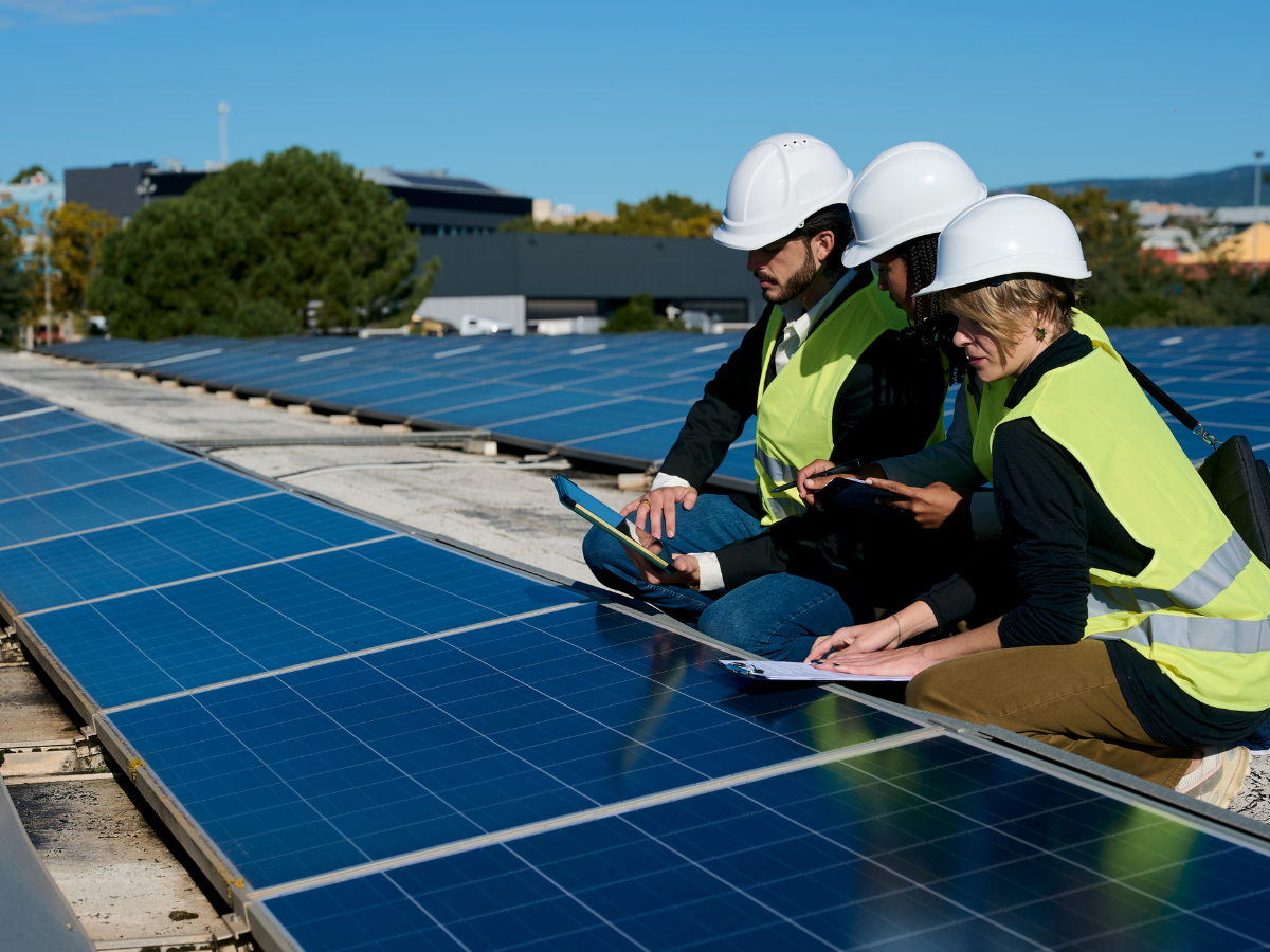 Lee más sobre el artículo ¿Las placas solares pierden eficiencia con el tiempo?